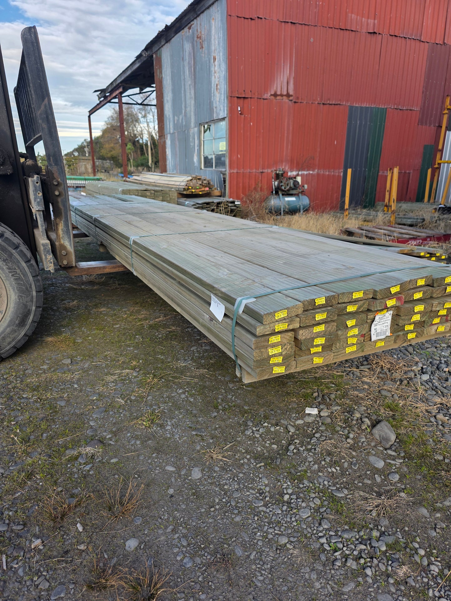 140x32 Merch Boardwalk Decking Packet Deal 205.85LM #2315194
