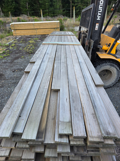90x19 Merch Grade Decking Griptread 1100LM (Dated Stock)