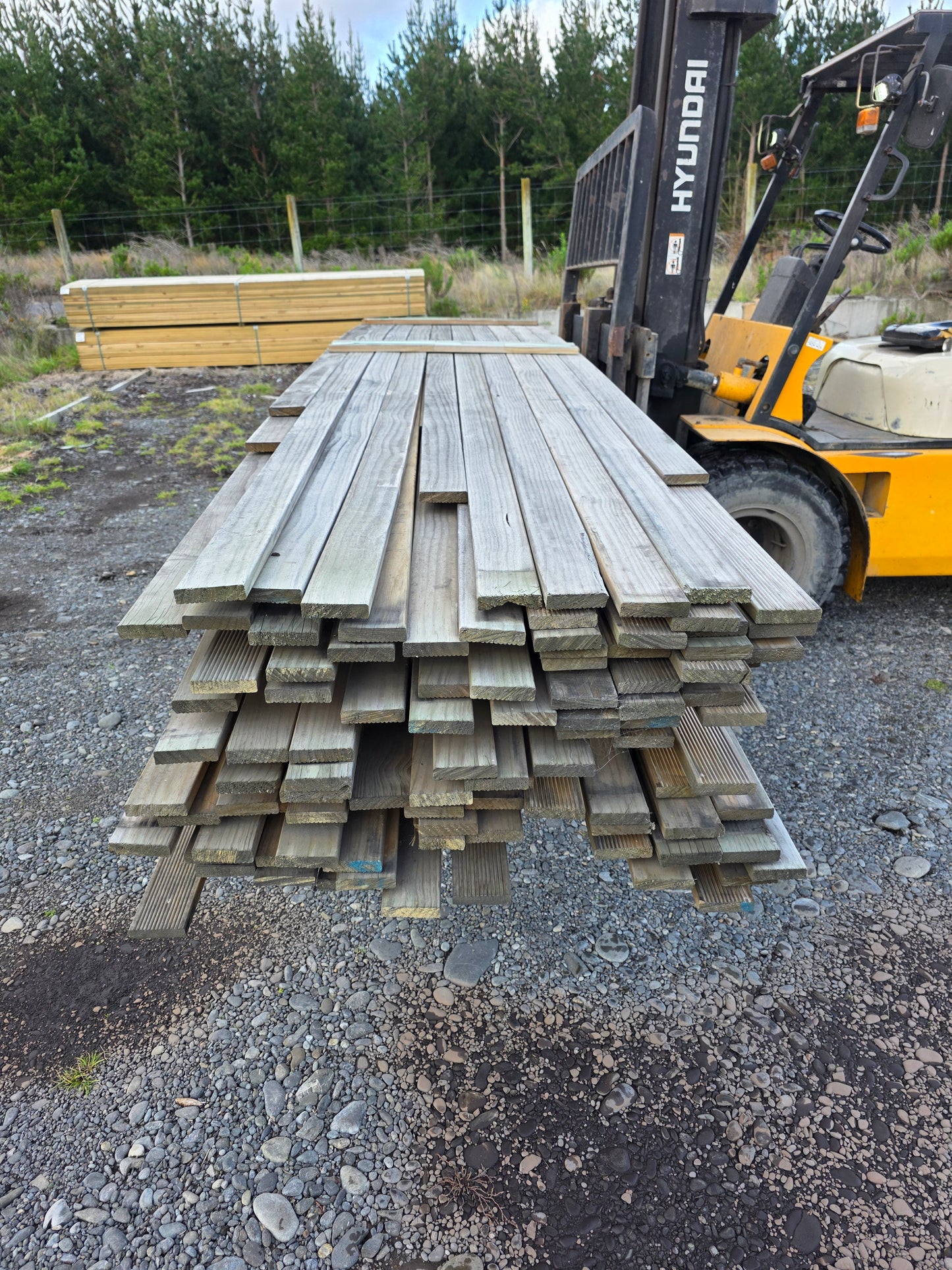 90x19 Merch Grade Decking Griptread 1100LM (Dated Stock)