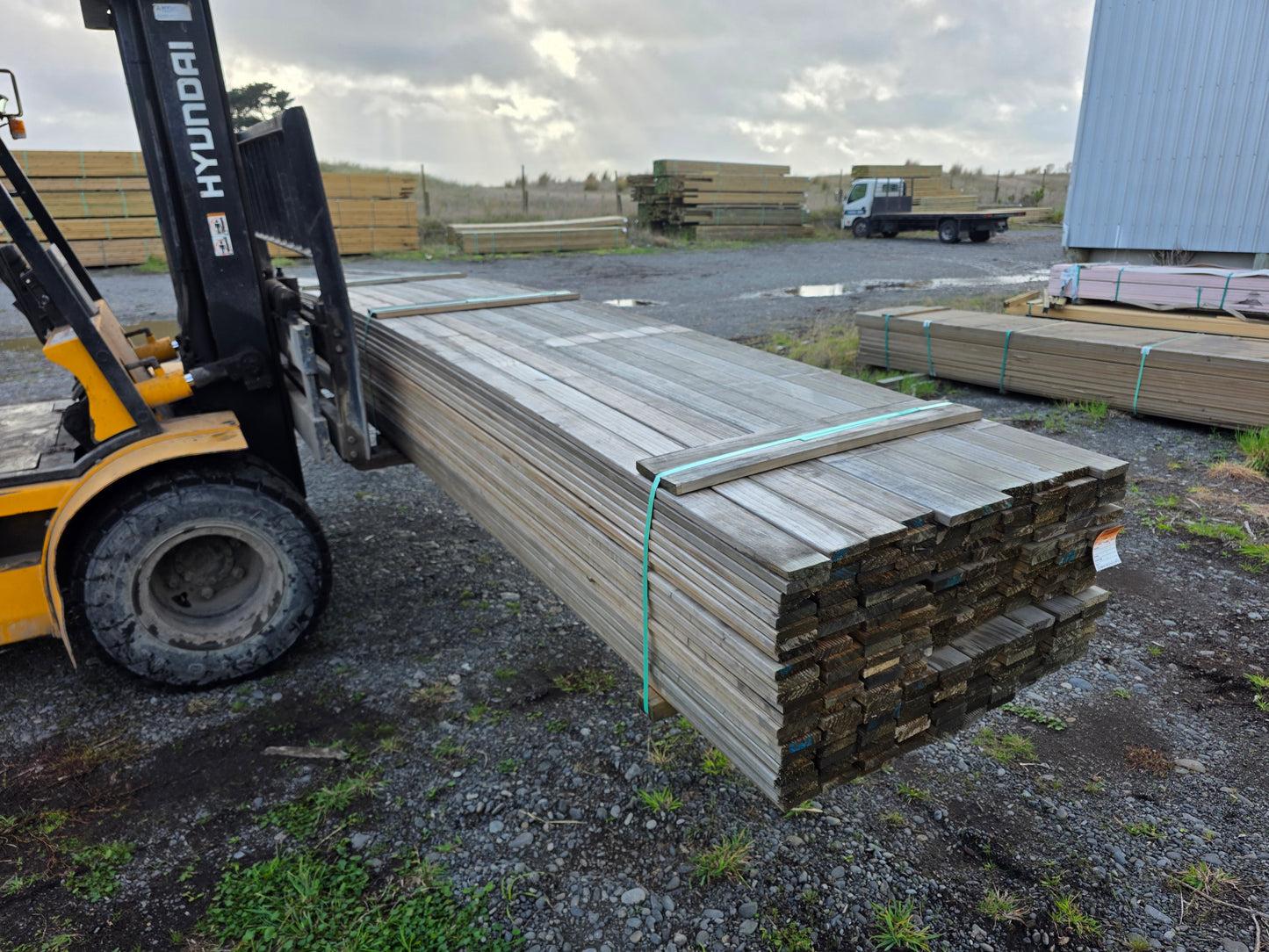 90x19 Merch Grade Decking Griptread 1100LM (Dated Stock)