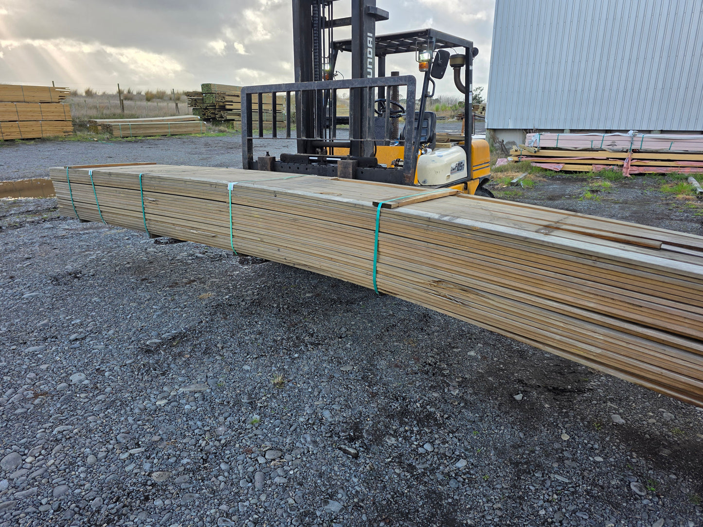 90x19 Merch Grade Decking Griptread 1100LM (Dated Stock)