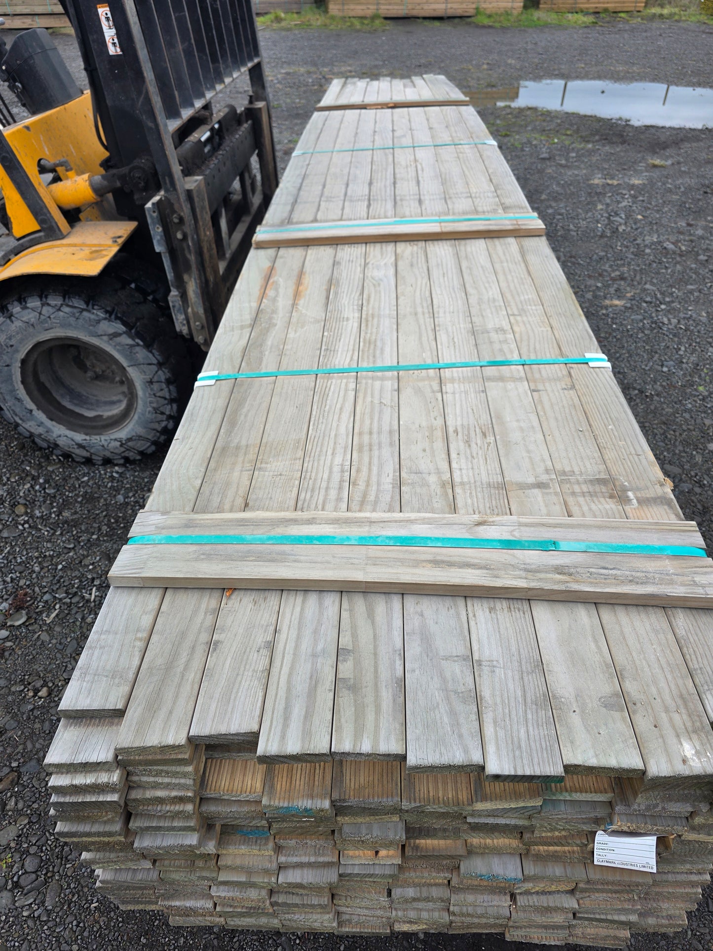 90x19 Merch Grade Decking Griptread 1100LM (Dated Stock)
