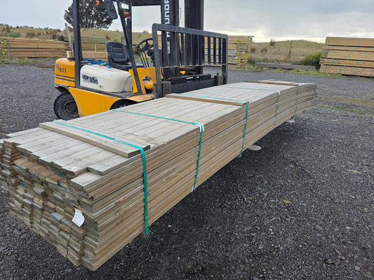 90x19 Merch Grade Decking Griptread 1100LM (Dated Stock)