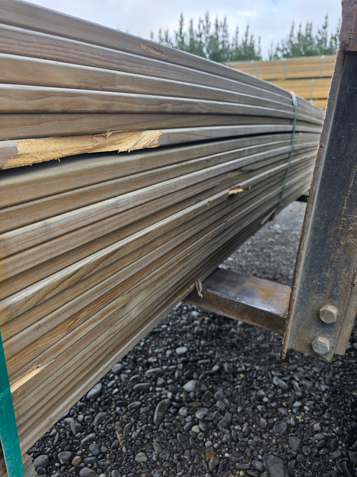 90x19 Merch Grade Decking Griptread 1100LM (Dated Stock)