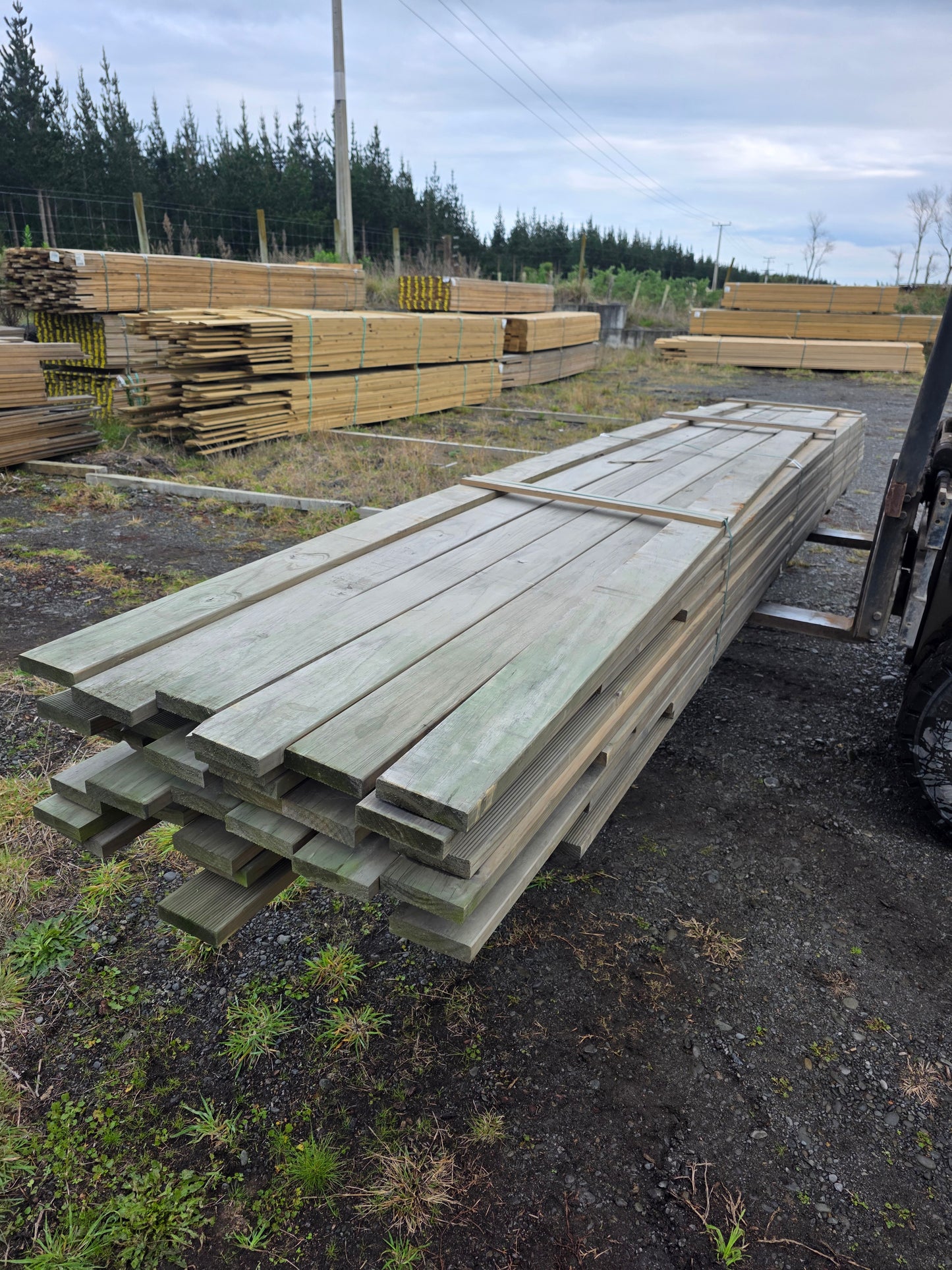 140x32 Merch Grade Decking Griptread 300LM (Dated Stock)