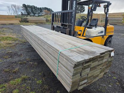 140x32 Merch Grade Decking Smooth 432.0LM (Dated Stock)