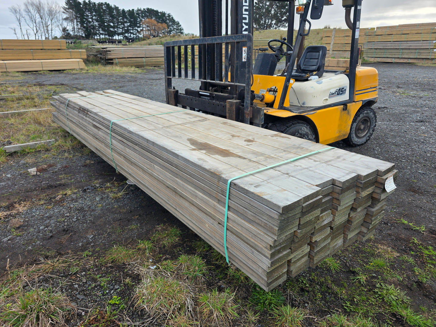 140x32 Merch Grade Decking Smooth 405.0LM (Dated Stock)