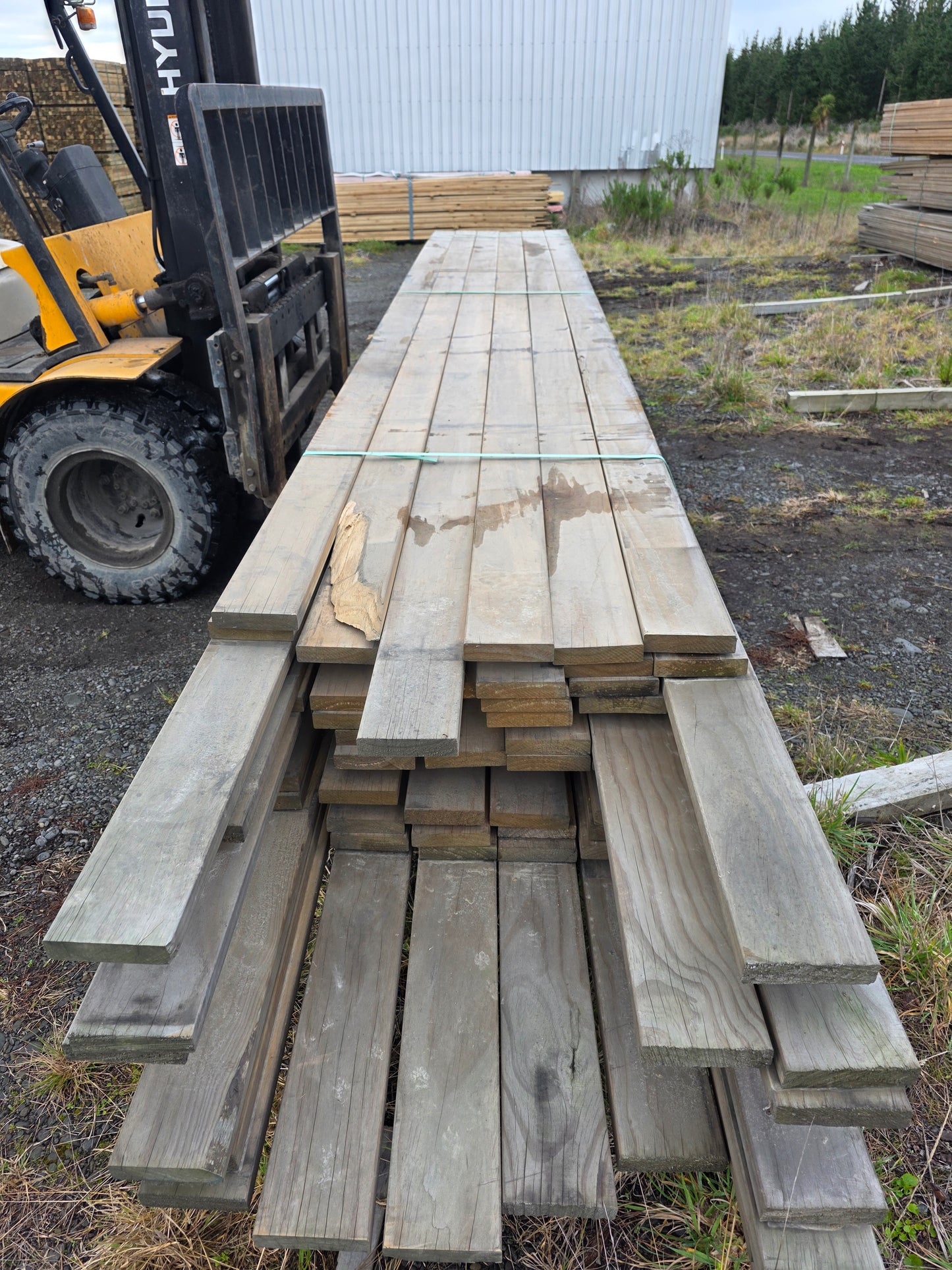 140x32 Merch Grade Decking Smooth 405.0LM (Dated Stock)
