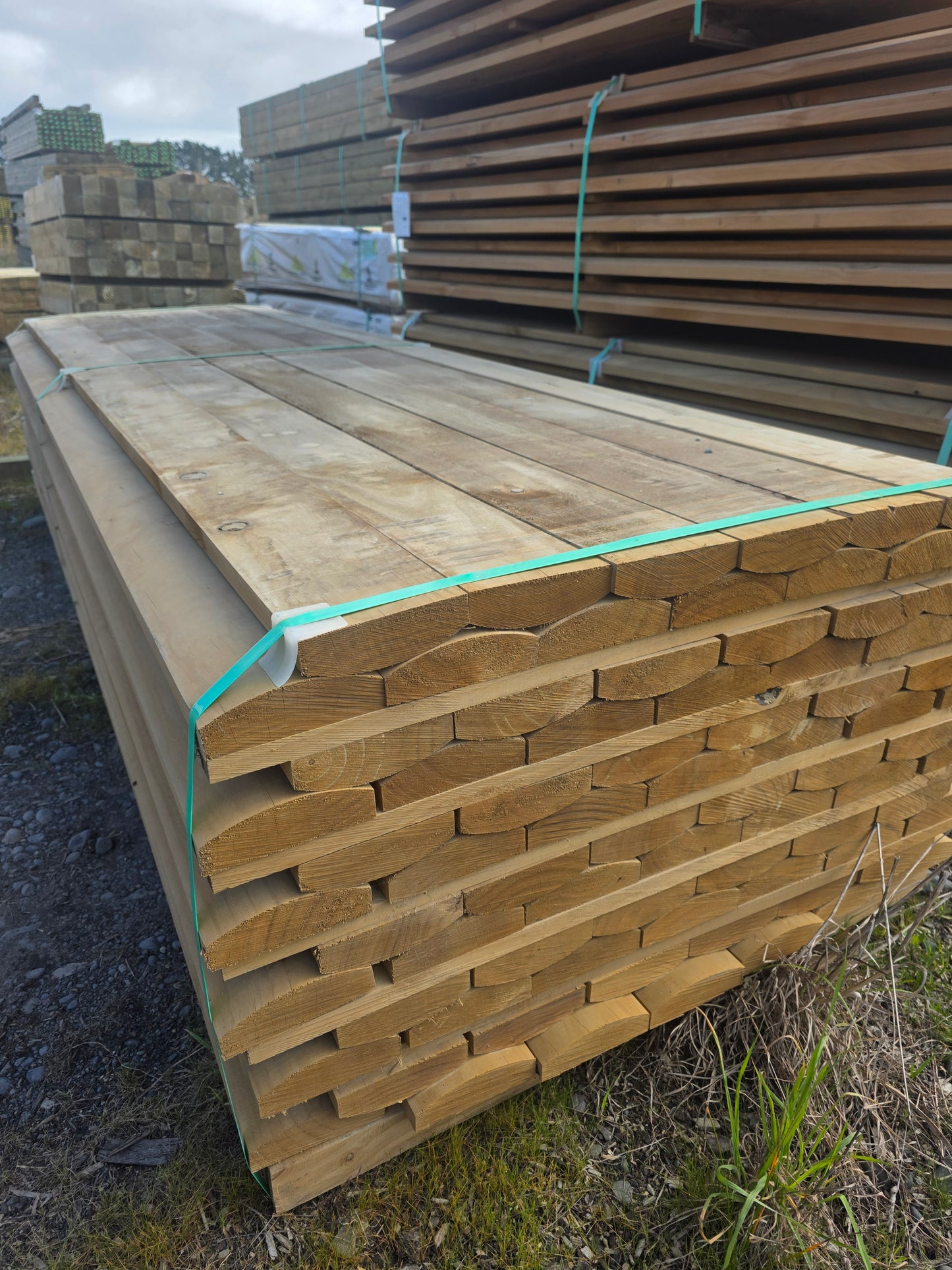 150x50 (140x42) Merch H4 MCA Edged Half Round Rails 78 x 1.8m